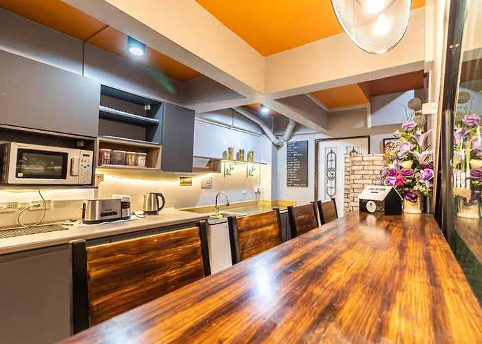 Ostello Snoozzze ใกล้รถไฟฟ้า ย่านบางรัก (adults Only) *