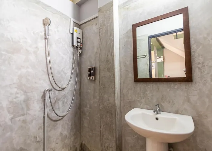 Ostello Snoozzze ใกล้รถไฟฟ้า ย่านบางรัก (adults Only) Bangkok