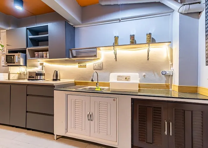 Ostello Snoozzze ใกล้รถไฟฟ้า ย่านบางรัก (adults Only) Bangkok