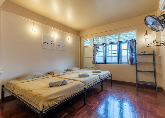 Snoozzze ใกล้รถไฟฟ้า ย่านบางรัก (adults Only)