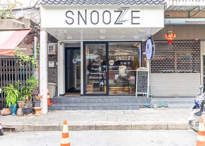 Ostello Snoozzze ใกล้รถไฟฟ้า ย่านบางรัก (adults Only) Bangkok