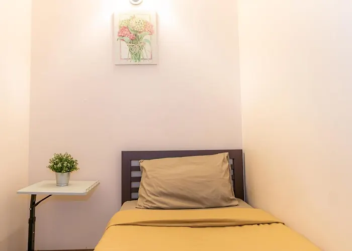 Ostello Snoozzze ใกล้รถไฟฟ้า ย่านบางรัก (adults Only) *